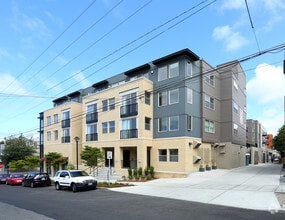 Building Photo - Queen Anne Collection
