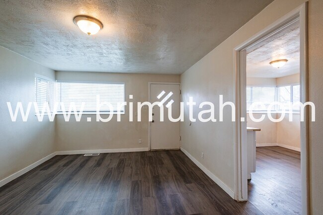 Building Photo - 224 W 400 N