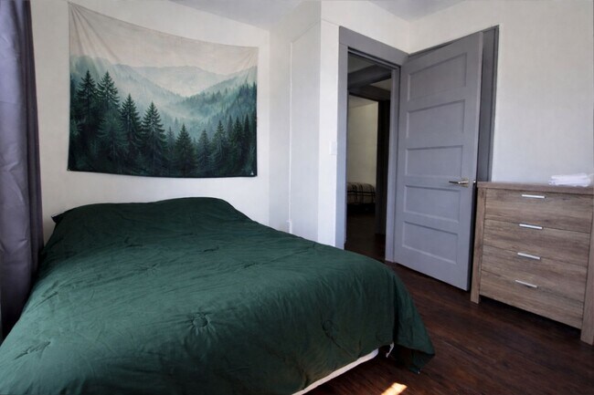 Building Photo - 306 Bryant Ave