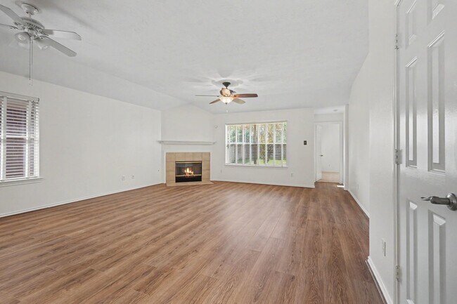 Building Photo - 15403 Court Green Trail