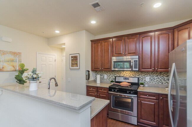 Building Photo - Beautiful and within walking distance to a...