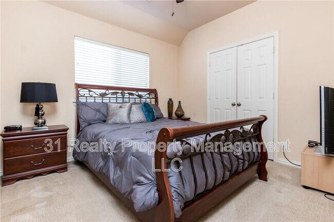 Building Photo - 5324 Oakley Rd