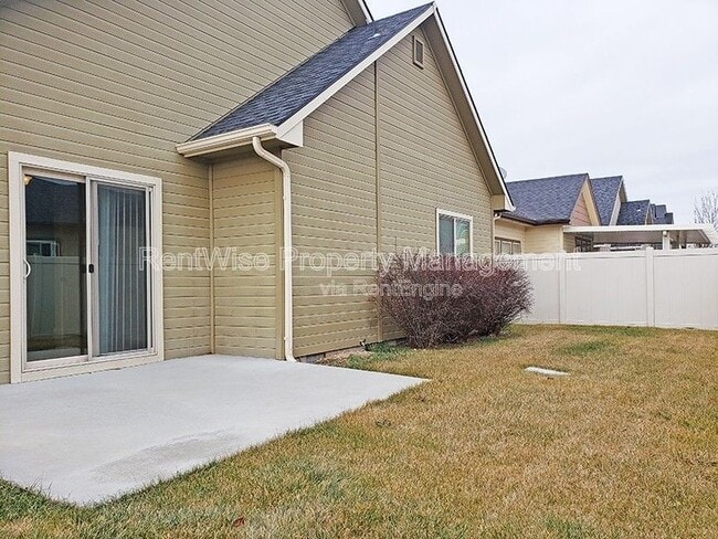 Building Photo - 2754 Vallin Ave N