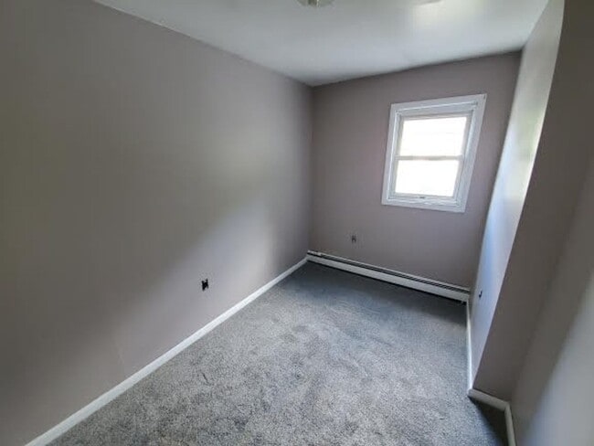 Building Photo - 419 E Elm St