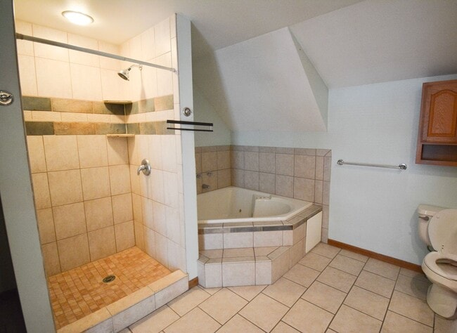 Building Photo - Beautifully updated home in prime downtown location!