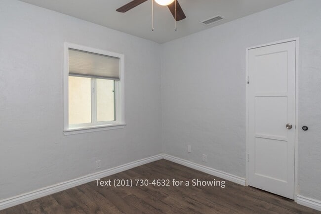 Building Photo - 4 Bedroom, 2 Bath House with Garage