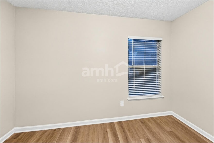 Building Photo - 1779 Ferncreek Dr