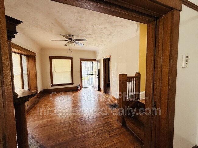 Building Photo - 10749 Hull Ave