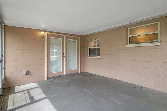 Building Photo - 9740 Lamantin Dr
