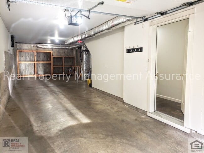 Building Photo - 10275 NW Alder Grove Ln