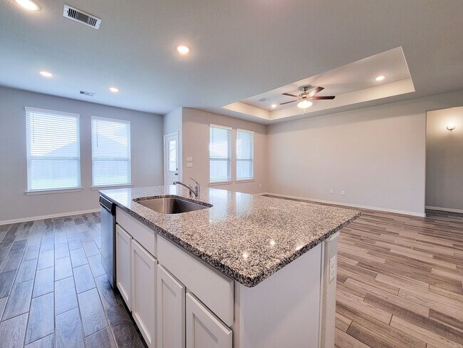 Building Photo - Quiet Cul De Sac! Tray Ceiling in Family & Primary suite. Wood Like Tile, Modern Gray Walls, Grea...