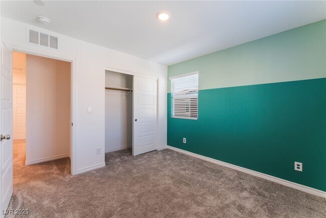 Building Photo - 6156 Foxes Dl St