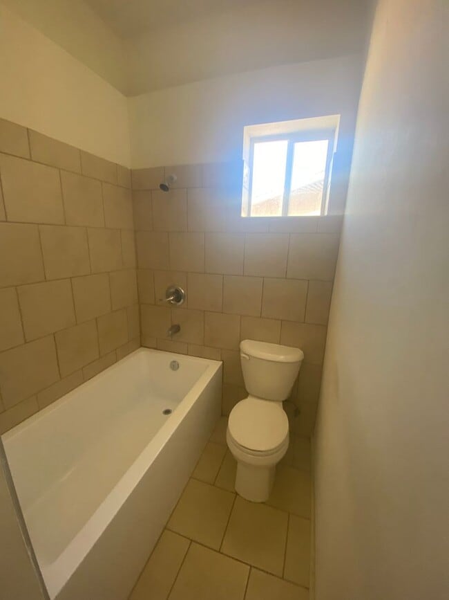 Building Photo - 429 Florinda St