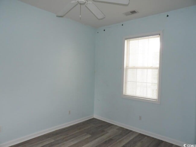 Building Photo - 901 W Port Dr