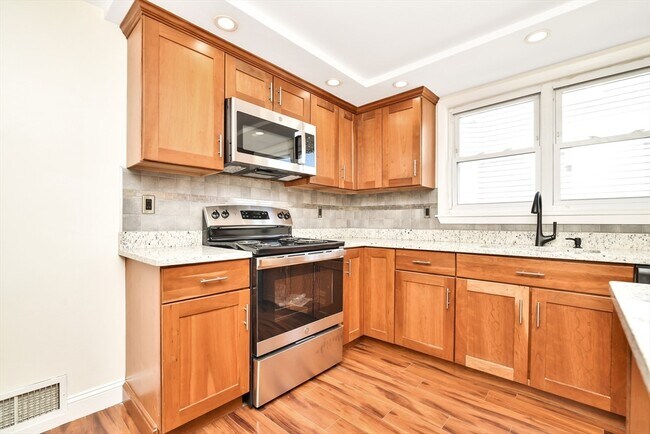 Building Photo - 77 Swan St