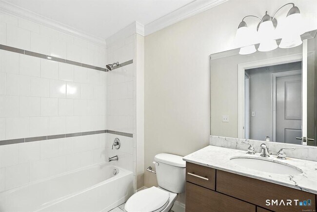 Building Photo - 142 East Ave