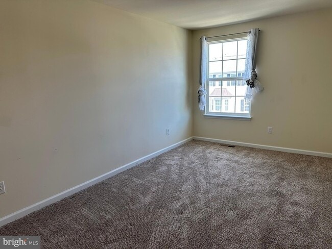 Building Photo - 525 S Twin Lakes Blvd