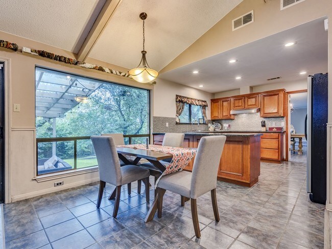 Building Photo - 9305 Springwood Dr