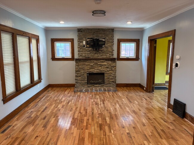 Building Photo - 448 W 28th St