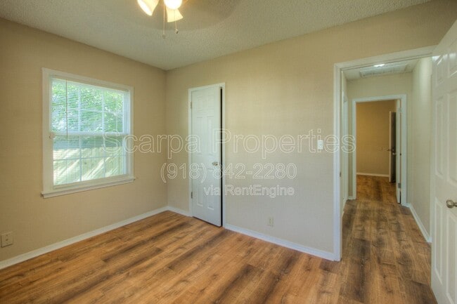 Building Photo - 230 E Zion St