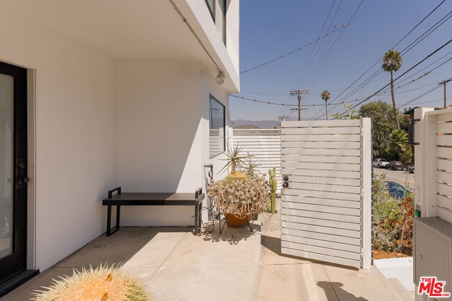 Building Photo - 2287 Glendale Blvd