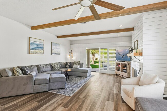 Primary Photo - 289 Vista Royale Cir W