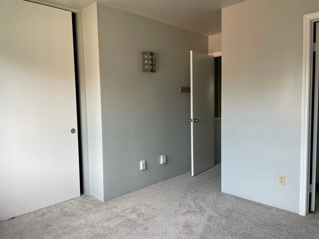 Building Photo - Kulalani Village - Right Next to Kapolei E...
