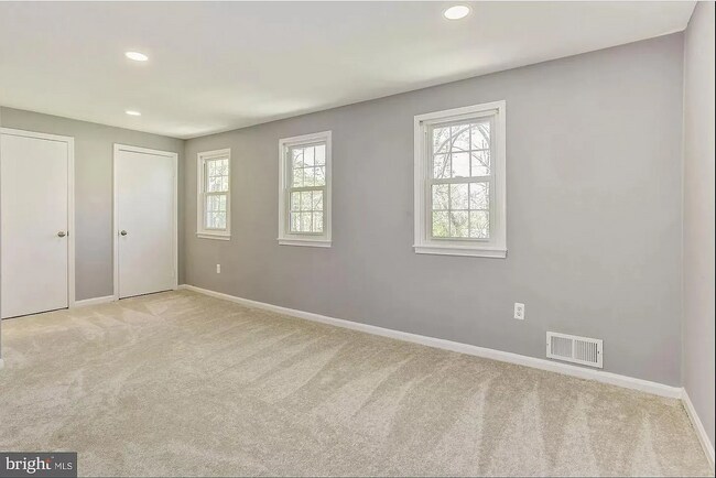 Master Bedroom - 1420 Deerfield Ln