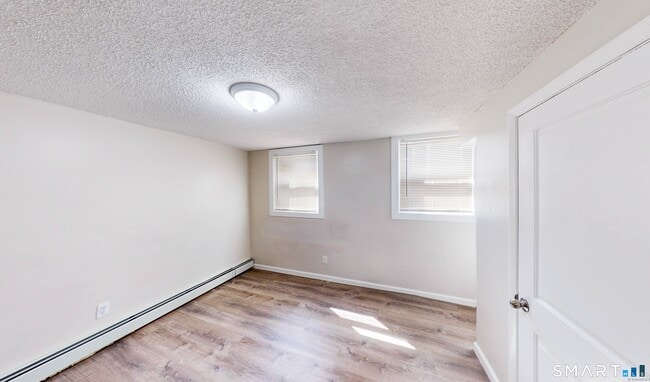 Building Photo - 591 Orchard St