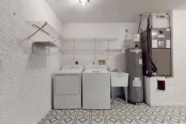 Building Photo - 967 SE Browning Ave