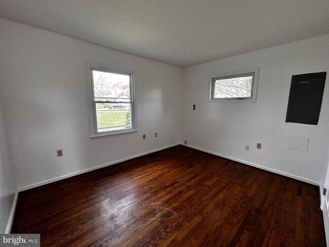 Building Photo - 123 Meadowbrooke Pl