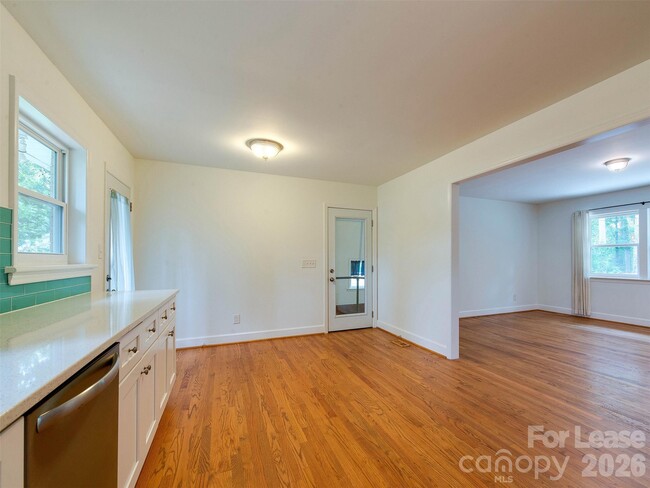 Building Photo - 5646 Oak Dr