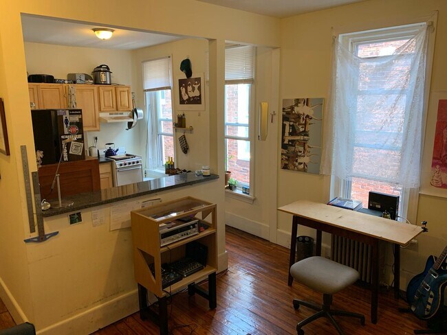 Building Photo - Amazing 1BR/1BA Apartment in University Ci...
