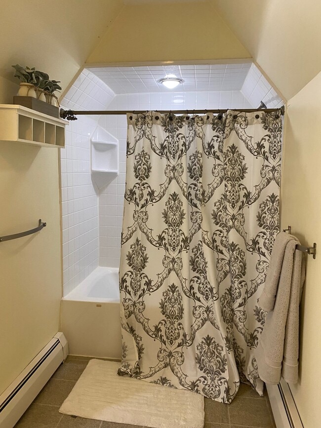 Shower - 273 Bowen St