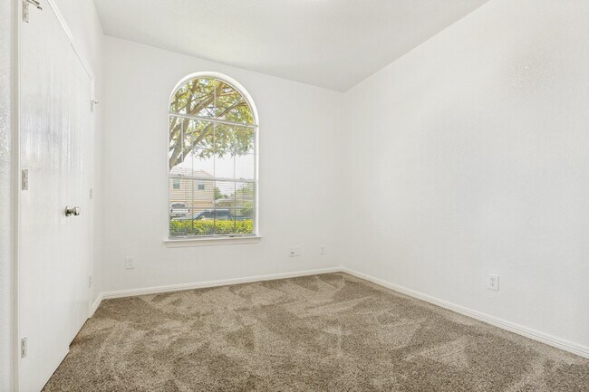Building Photo - 1110 Chase Park Dr