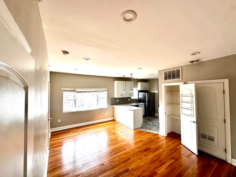 Living room - 384 Fairview Ave