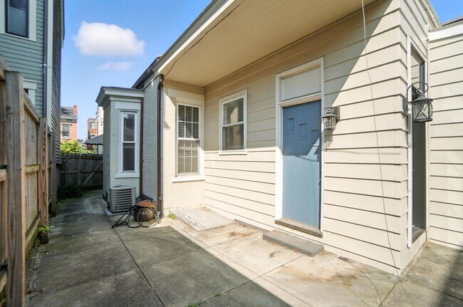 Building Photo - 843 Overton St