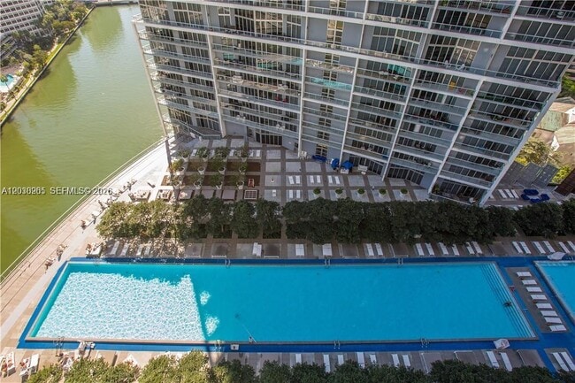 Building Photo - 475 Brickell Ave