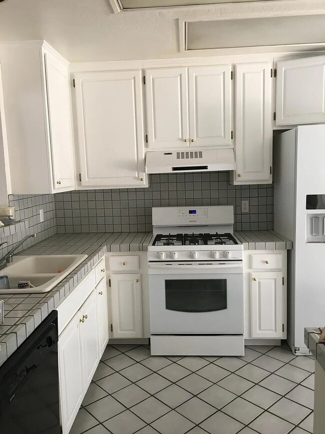 Building Photo - 4425 Caminito Pedernal