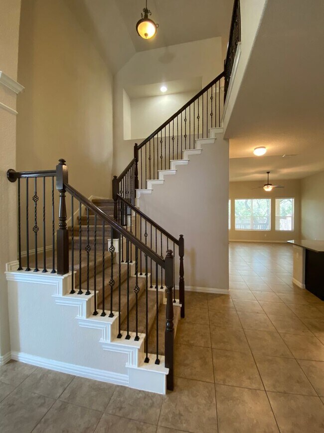 Building Photo - July Move-In Special