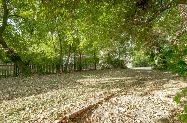 Building Photo - 917 Watt St