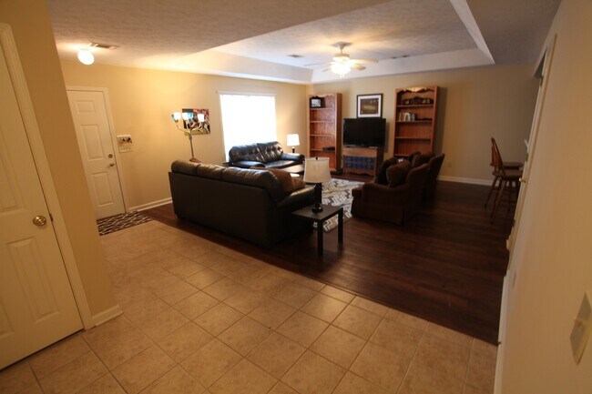 Building Photo - 3B/3B Duplex On Tiger Transit Available August 2026!
