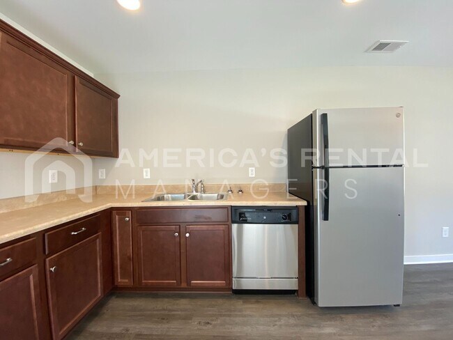 Building Photo - Home for Rent in Talladega, AL! View with 48 Hours Notice!