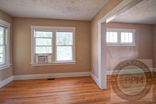 Building Photo - 2114 L St