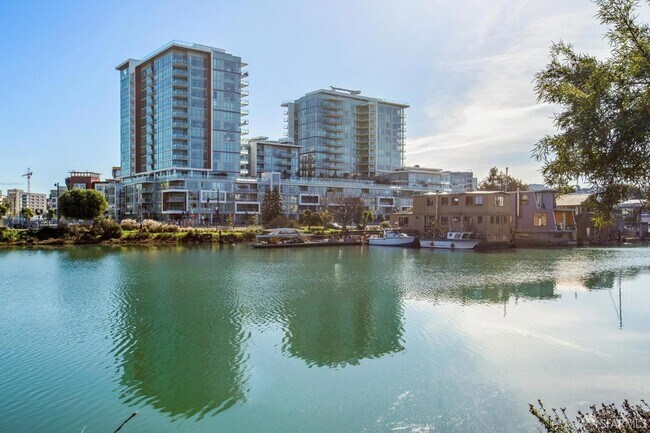 Building Photo - 718 Long Bridge St