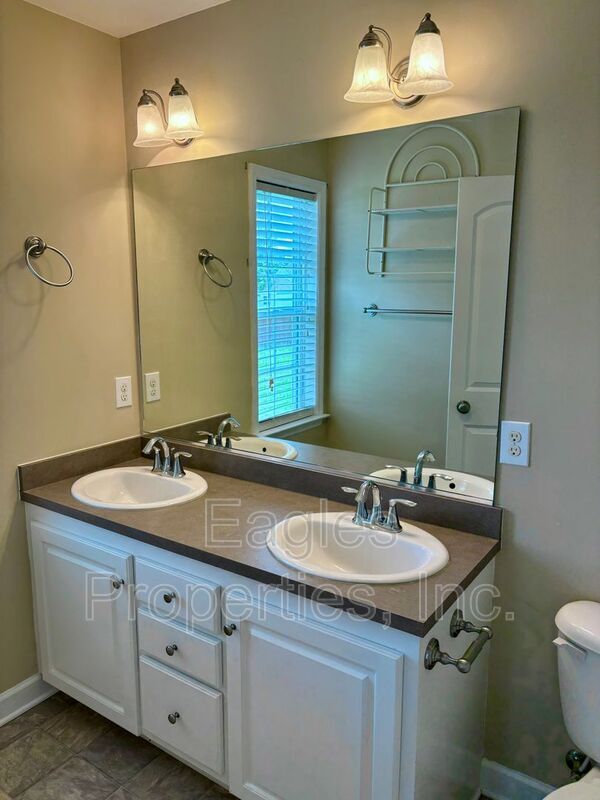 Building Photo - 103 Kestrel Ct