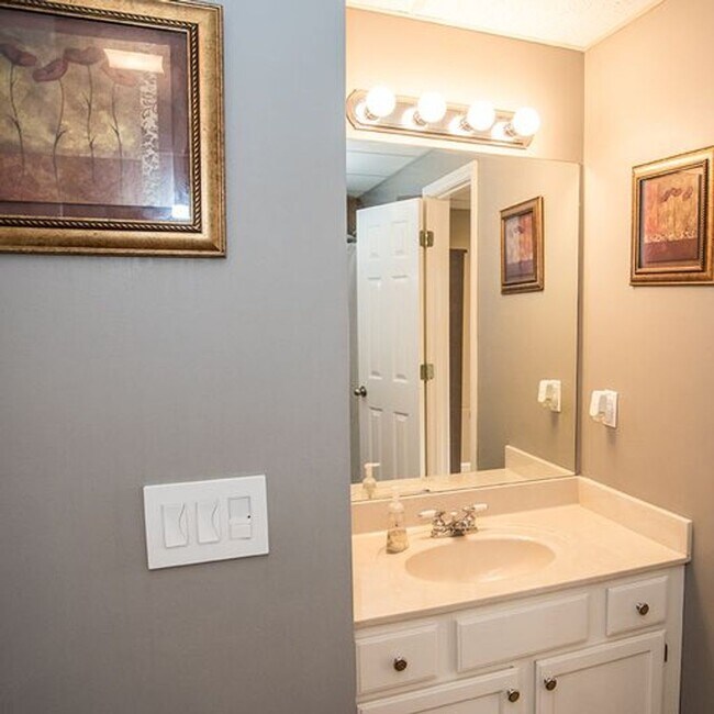 Building Photo - STUNNING!!! Four Bedroom two and a half bath home with a view!