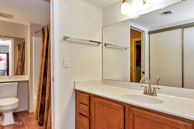 Building Photo - 33 E Beck Ln