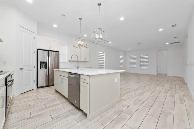 Building Photo - 8664 Dubochet St