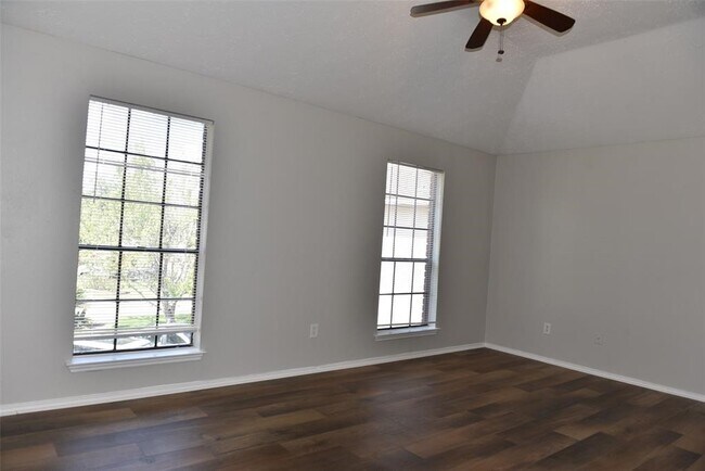 Building Photo - 12303 Glenmeadow Dr
